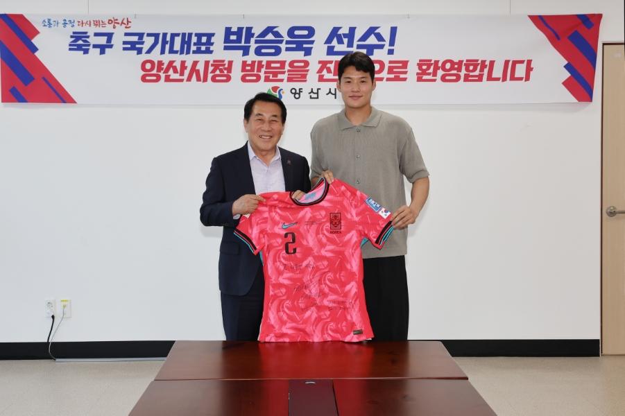 양산출신 축구 국가대표 박승욱 선수 고향방문(2025. 6. 12. 상황실)